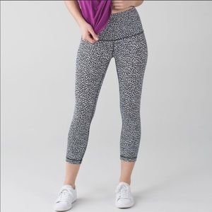 LULULEMON wunder under capris